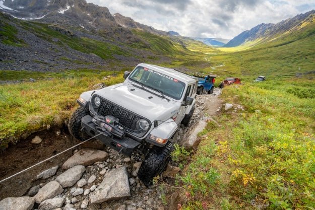 WARN ZEON XP 10-S Winch – 10,000 lb Synthetic Rope | Premium Waterproof