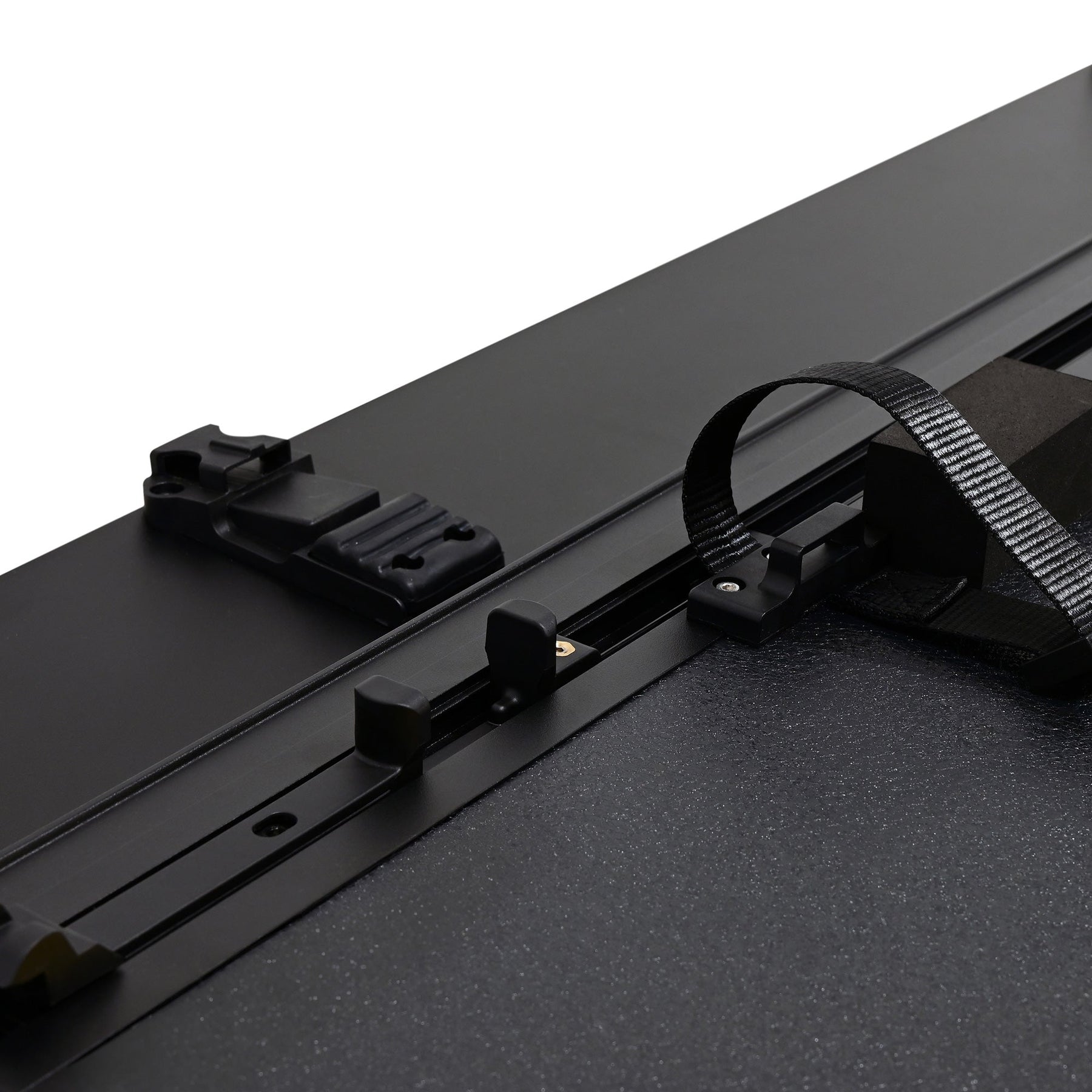 Hard Tri Fold Aluminum Tonneau Cover for 2015-2022 GM Colorado & Canyon