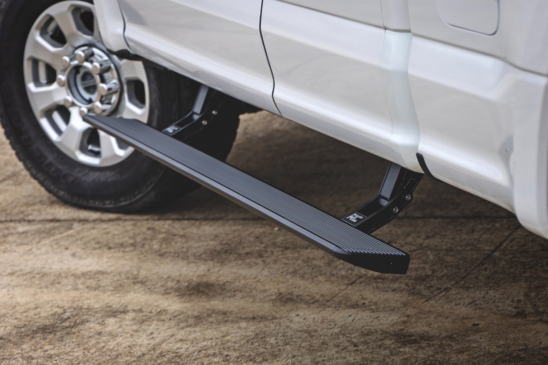 Rough Country Power Running Boards for 2015-2026 Ford F-150/Lightning/F-250 & F-350/Raptor