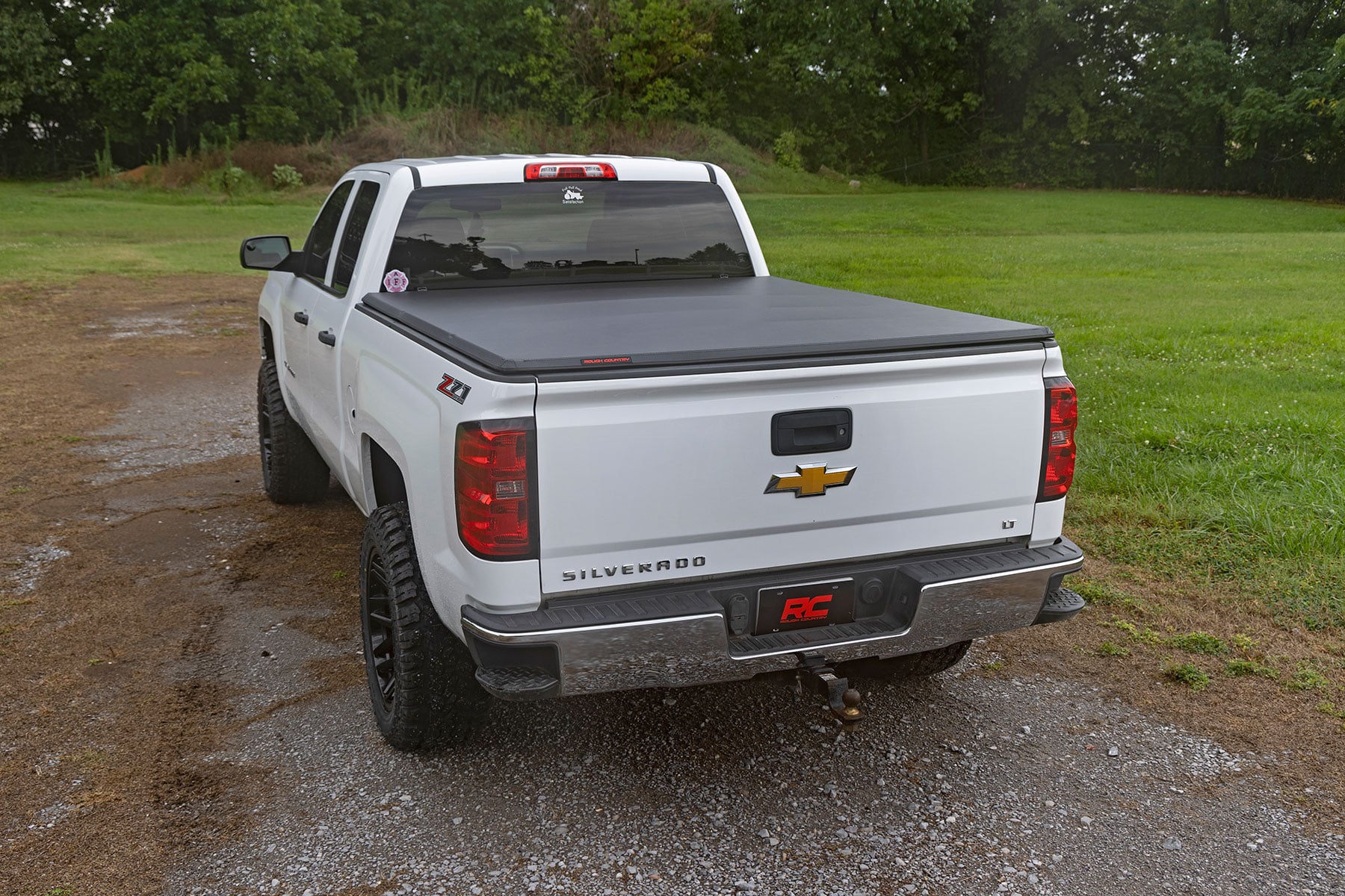 Rough Country Soft Tri-Fold Bed Cover Chevy/GMC 1500 & 2500HD/3500HD (14-19 & Classic)